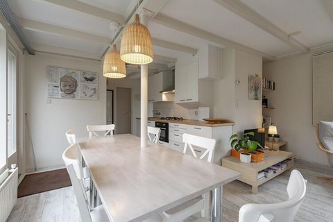 Wunderschöner Ferienbungalow für 6 Personen im Duinland Park in Sint Maartenszee Dieser charmante Ferienbungalow in Sint Maartenszee ist ein wunderbares Ferienhaus für Ihren Urlaub am Meer. Das Haus liegt ruhig im grünen Park Duinland. Durch die Eing...