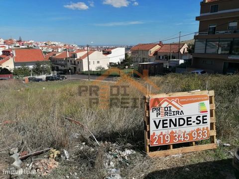 Plot of urban land with 225 m2, for semi-detached villa, consisting of 2 floors + basement, with an area of 105 m2 per floor. Located in Rua Gil Enes, Casal de Cambra. Very quiet area, next to the Aldi supermarket, with excellent sun exposure and eas...