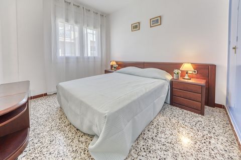 Die Wohnung in Rosas / Roses hat 3 Schlafzimmer und bietet Platz für 6 Personen. Die Unterkunft hat eine Fläche von 120 m². Die Unterkunft ist mit folgenden Gegenständen ausgestattet: Aufzug, Gartenmöbel, 10 m² große Terrasse, Waschmaschine, Bügeleis...