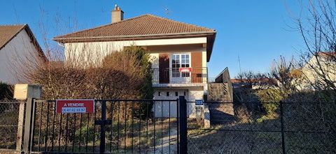 Construction from 1970. This 95m² house is situated on a plot of 667m², near the CHU François Mitterrand, in a residential area, it includes: a living room, a separate kitchen, three bedrooms, a bathroom, an independent toilet, and a basement beneath...