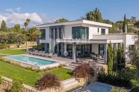 In the heart of a prestigeous closed domaine, at the top of a hill, this remarkable contemporary villa impresses with its volumes, its equipment and its breathtaking views. This sumptuous villa, built in 2020, meets the highest standards in terms of ...