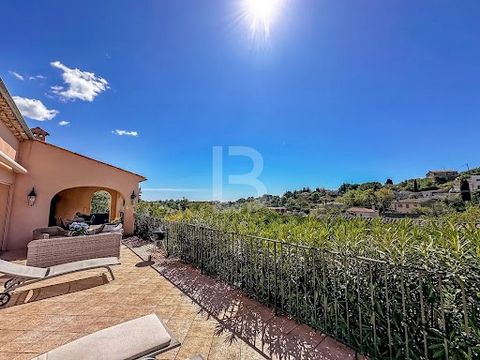 Recently renovated, elegant and very spacious family villa offering views of the country side and set in a quiet neighbourhood within a walking distance to the village of Le Rouret. The property offers 4 large bedrooms and 3 bathrooms with extremely ...