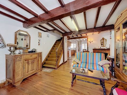 Come and discover this charming house in the heart of the village. The 100 m2 are arranged on 3 levels, the ground floor includes the kitchen/dining room overlooking the living room and its large open fireplace. The first floor has a shower room and ...