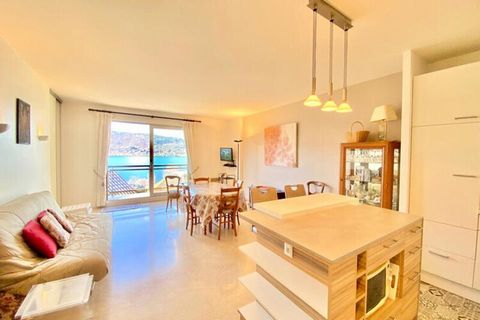 Dit elegante appartement van 75 m² ligt in het charmante dorpje Veyrier-du-Lac en biedt een comfortabel toevluchtsoord voor maximaal vijf gasten. Het beschikt over twee slaapkamers (een met een tweepersoonsbed en de andere met een stapelbed) en een s...