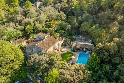 This enchanting country estate, nestled in a serene and private location on the outskirts of Santa Eugenia, offers a perfect blend of luxury and tranquility. Set on a sprawling 11,000m² plot with panoramic mountain views, this fully fenced property c...