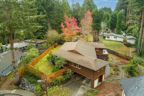 Welcome to 1648 Blake Ct, Arcata, CA - a spacious 4-bedroom, 3-bathroom home offering 2,489 square feet of living space. This property features a well-designed floor plan, providing ample room for both relaxation and entertainment. The kitchen is equ...