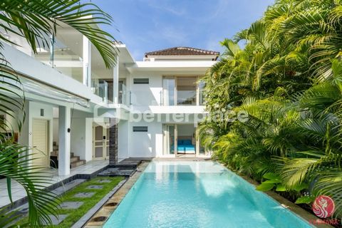 Ideal Vacation Home or Investment Property in Seminyak’s Best Location Price for 18 years IDR 4,600,000,000 until 2042 Price for 28 years IDR 5,600,000,000 until 2052 Located in the vibrant area of Seminyak, this stunning leasehold villa offers the p...