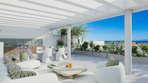 Das beste Penthouse in Costa Adeje zum Verkauf!   Eine einzigartige Immobilie mit außergewöhnlichen Merkmalen.   Das Apartment befindet sich im obersten Stockwerk eines dreistöckigen Gebäudes in der exklusiven Wohnanlage Atlantic Homes, einer luxuriö...