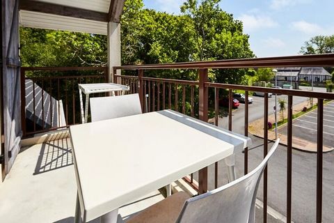 Welcome to the Residence Vacanceole Le Domaine de la Corniche*** located in the Pays d’Auge in Auberville. Come and experience a discovery stay between the fine sandy beaches of Cabourg and the very famous town of Deauville. The beaches of Houlgate a...