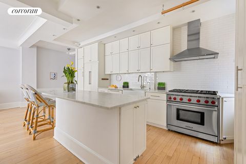 Santuario del Upper West Side bellamente renovado ¡La casa de tus sueños te espera en el corazón del Upper West Side! Este espacioso y bellamente renovado apartamento de 2 dormitorios y 2 baños en el codiciado oeste de los años 70 combina el lujo mod...