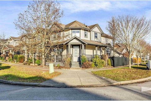 Beautiful SW, private corner lot home, across from Starr Park. This spacious 4-bedroom, 3.5-bathroom home is filled with natural light and features a kitchen that is both stylish and functional. The family room opens directly to the patio, offering s...