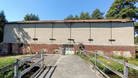 Annick DELAFOSSE votre conseillère en immobilier SAFTI vous présente EN EXCLUSIVITÉ HANGAR DE 125M² ET SON TERRAIN DE 1000M² AMENAGABLE EN HABITATION. Idéalement placé PROCHE DE LISIEUX, ce hangar conviendra à un professionnel ou un particulier cherc...