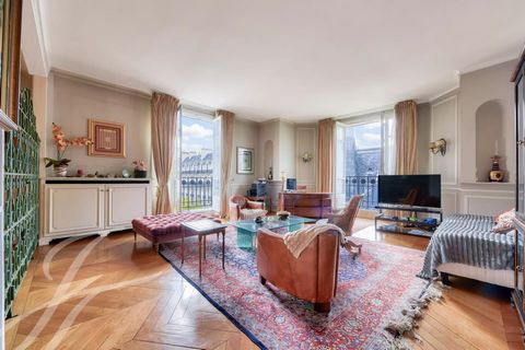 Avenue Raymond Poincaré. In an elegant stone building with elevator and janitor, we offer a 162.43 m² (Carrez law) sixth-floor reception apartment with balcony. It comprises - Entrance gallery - A living room with access to the balcony - Dining room ...