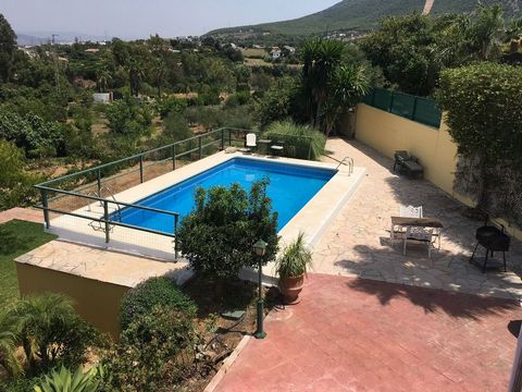 Fantastic 4 Bedroom, 2 Bathroom country property in Alhaurin el Grande Located just a 5 minutes from Alhaurin el Grande, the golf course and outskirts of Coin It offers 4 good size bedrooms, 2 large bathrooms, open plan living/dining area with a nice...