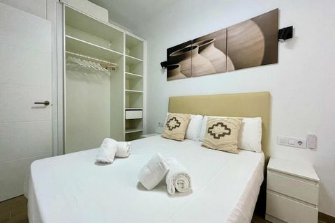 This charming apartment offers a comfortable and fully-equipped stay in the heart of Córdoba. With air conditioning throughout, it provides a relaxing space with all the amenities needed for a pleasant visit. The apartment includes a cozy bedroom wit...