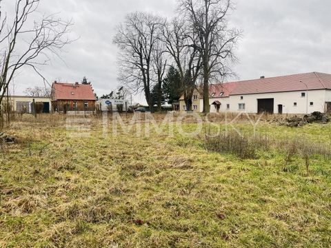 Sie suchen Ihre zukünftige Familienoase? Dieses voll erschlossene Baugrundstück erstreckt sich über eine rechteckige Gesamtfläche von etwa 1.530 m² und schafft eine perfekte Grundlage für Ihr eigenes Familiennest. Hier vereinen sich Bauland und Grünf...