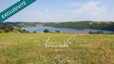 Au cœur d'une zone naturelle dans la commune recherchée de Villerest, venez découvrir cette villa hors d'eau hors d'air offrant une vue époustouflante sur le lac. Cette propriété UNIQUE, sans aucun vis-à-vis ni futur développement, est idéalement pro...