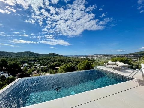 Amazing high quality modern villa in Can Furnet for sale Welcome to this spectacular villa located in Can Fournette, Ibiza's most exclusive area just 10 minutes drive from downtown. This prestigious property offers the ultimate luxury living experien...