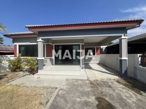 Experience the perfect blend of comfort and convenience in this stunning row house in Pattaya, Chonburi. This 3-bedroom, 2-bathroom home is ready to move in, boasting a spacious living area of 142 sqm. Enjoy the warmth of a front yard view and the co...