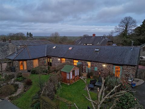 ** NEW PRICE FOR 2025 ** The Old Granary, which incorporates a beautifully presented annexe affectionately known as Church Barn (due to the proximity of the parish Church), form a fantastic dual family property or offers certain buyers the chance of ...