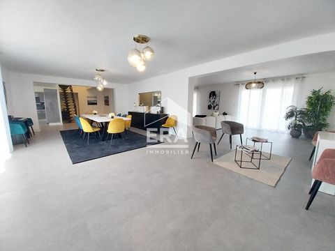 Située en périphérie de Blois, cette villa d'exception moderne et spacieuse est idéale pour des vacances entre amis ou en famille grâce à ses nombreuses infrastructures. Villa d'exception à 15 minutes au nord de Blois Vous rêvez d'une demeure unique ...