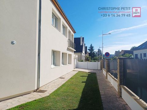 Val d'Oise (95130) Le Plessis-Bouchard. Venez découvrir cette charmante maison familiale de 7 pièces, d'environ 150 m² + garage double de 26 m², sur un terrain de 395 m² dans un secteur pavillonnaire recherché, à moins de 10 minutes à pieds de la gar...