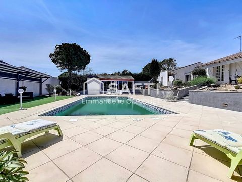 Located in Lespignan in Hérault, just 10 minutes from the beaches and Béziers, this magnificent property on 1990 m² of land offers an exceptional living environment! The main villa of 118 m² of living space includes a large, bright living room openin...