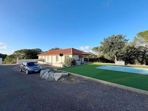 Située en position dominante et bénéficiant d'une agréable vue sur la colline, cette villa de plain-pied, présentée par Valentin Royuela, vous offre une belle opportunité dans un village recherché, à seulement 5 minutes au sud de Carcassonne et de to...