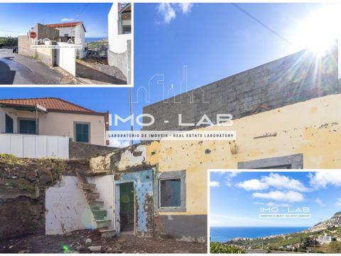 Venez voir ce bâtiment en ruine avec 180m2 de terrain situé dans le quartier de Lagar da Giestas à Câmara de Lobos. Fonctionnalités: -> construction en pierre de 1937 ; -> Terrain avec vue sur la mer ; -> façade de la route et portail pour l'accès en...