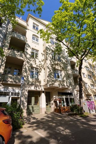 bezugsfrei, frisch renovierte und ruhige 2 Zimmer-Wohnung im sanierten Altbau, im Westfälischen Viertel (Moabit) *Dieses Exposé ist in deutscher, englischer und russischer Sprache vorhanden. Diese bezugsfreie und schöne 2 Zimmer-Wohnung (zuzüglich ei...