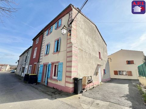 MAISON DE VILLE À seulement dix minutes de Pamiers, cette maison de village sur deux niveaux offre un fort potentiel pour une famille en quête d'espace ou un investisseur. Avec ses sept pièces spacieuses, elle peut être aménagée selon vos besoins, en...