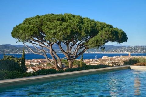 Superb property in a gated estate, within walking distance of the center of Saint-Tropez, offering panoramic views of the sea and the village of Saint-Tropez. Located in a quiet area, facing west with an exceptional panorama, just one kilometer from ...