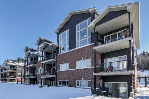 ***See the addendum for property details.*** Prime Location: Nestled in a quiet cul-de-sac in Chicoutimi, this condo offers both tranquility and convenience. Close to Amenities: Grocery stores, restaurants, pharmacies, and cafés just minutes away. Ea...