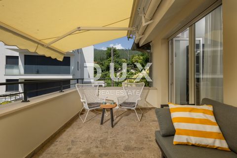 Location: Primorsko-goranska županija, Opatija, Opatija - Centar. OPATIJA, ZENTRUM – Neu renovierte Wohnung mit Meerblick Die Wohnung befindet sich im Zentrum von Opatija, nur 100 Meter vom Strand entfernt und in der Nähe aller Annehmlichkeiten. Es b...