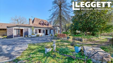 A34817COL64 - Authentic Clouque house located halfway between Salies de Béarn and Sauveterre (approx. 8-9 min.) in a beautiful, unoverlooked setting. Lovely unobstructed views over the hills and countryside. Its spacious fenced grounds can accommodat...