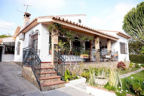 Charming Chalet in the Heart of Arroyo Unbeatable Location! If you are looking for a home with character, spaciousness and a privileged location, this chalet is for you. Located in the center of Arroyo, it offers the perfect combination of tranquilit...