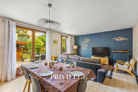 Discover this pretty semi-detached house, only through the garage, ideally located in the village of Saint-Priest, only 15 minutes by car from Lyon. Nestled a stone's throw from the centre of the village and its castle, this house places you in the i...