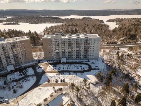 Bienvenue au 410 at The Waterton, un condo sophistiqué et spacieux situé dans l’une des communautés les plus recherchées d’Halifax. Perchée sur Walter Havill Drive, cette unité magnifiquement conçue offre une superficie exceptionnelle, une lumière na...