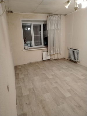 Арт. 92986832 Продам комнату 18 кв. м, ул Чапаева 2-я д.63 1/5 кирп. дома , квартира теплая , в комнату подведена вода, есть возможность установить кухню в комнате и стир. машину, в комнате очень тепло, окна ПВХ. Возможен торг. #8803572#