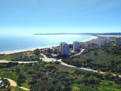 One-bedroom apartment on the 4th floor of the Edificio Alvor Atlântico located a 2-minute walk from the beach. The property includes a living room, a fully equipped kitchenette, and a bathroom with a bathtub. The bedroom has a built-in wardrobe and a...