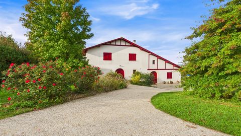 Maison 10 pièces 316 m² sur terrain de 4000 m²