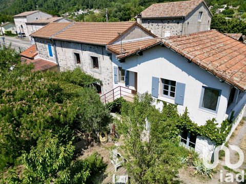 iad France - Pascaline BONNETON vous propose: Lalevade-d’Ardèche – Maison de charme avec jardin, atelier et puits Située au cOEur du village, maison de village d’environ 105 m² habitables avec terrain attenant de pres de 600m2. Anciennement composée ...