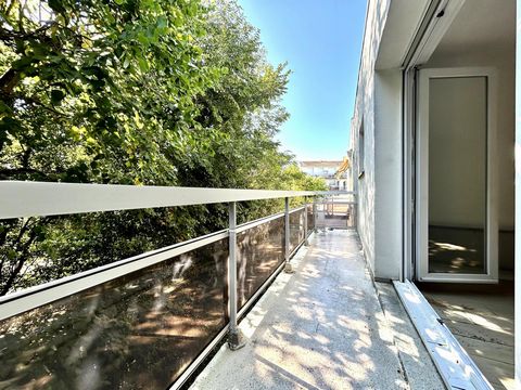 Grand T2 avec balcon et parking