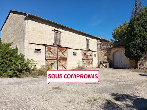 Exclusivité! Corps de ferme en pierre à rénover entièrement de 370m² (Potentiel habitable) avec dépendances de 180m² environ, l'ensemble sur un terrain de plus de 4 hectares avec chênes truffiers (En majorité). Vous découvrirez une bâtisse du 19ième ...