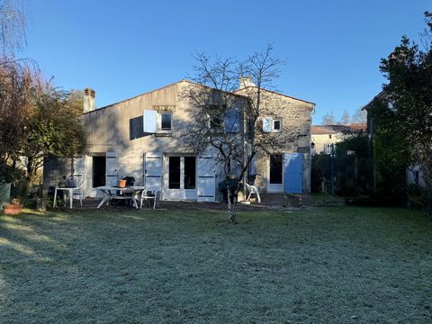 Jolie maison d'environ 111 m2 proche de tous commerces