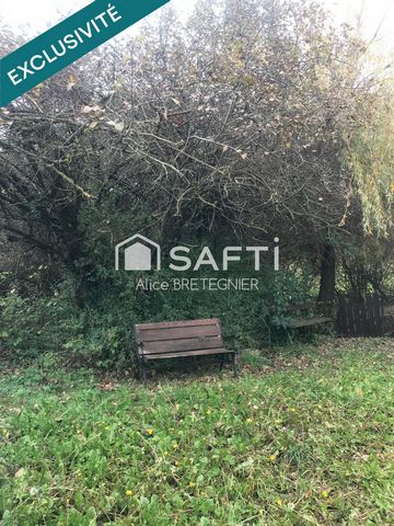 Dans le village de Montlaux, proche de la montagne de Lure. Terrain de 211m2, raccordé à l'électricité, l'eau et le tout à l'égout.