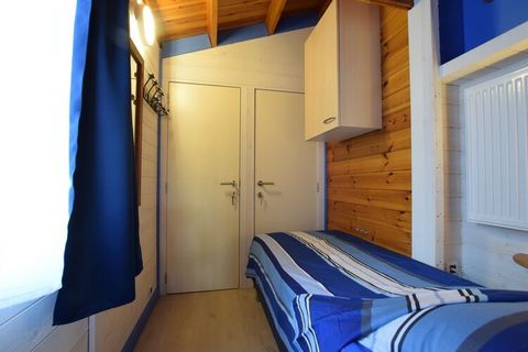 Dit aangename chalet is ideaal voor gezinnen en voorzien van een relaxruimte met een sauna. De accommodatie ligt niet ver van het centrum van Durbuy en het is zeer geschikt voor mindervaliden. Het chalet in volledig gerenoveerd in 2020. Je kunt een b...