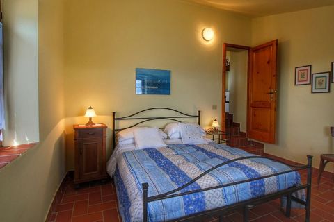 This cosy farmhouse in Paciano, Italy, is located in a wooded area. There are 2 bedrooms that can jointly accommodate 6 people, making this accommodation ideal for families. Your faithful four-legged friend does not have to stay at home. Start the da...