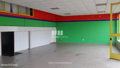 Sale of Warehouse / Shop, Meadela, Viana do Castelo. Warehouse composed of office, bathroom and public service area. Ground floor for warehouse, service to the public or / and industrial activity, with private implantation area of 134 m² and 90 m² on...