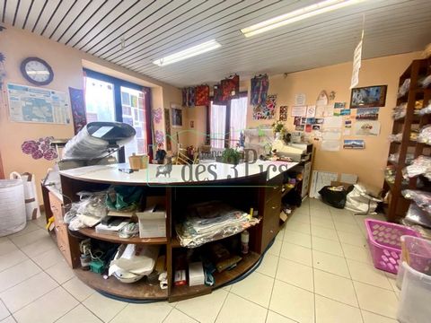 For sale commercial premises of 100m2, on the ground floor of a building with point of sale of about 5m2 and back shop of about 95m2, full city center of Saint-Girons. Close to a large car park and roads, occupied today by tenants in place with a mul...